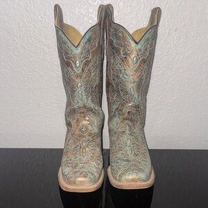 Chic Western Heeled Boots in Metallic Brown